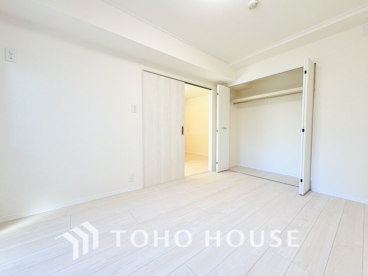 内装 シンプルですっきりとした室内は飽きのこない居心地の良い雰囲気です