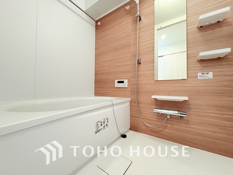 風呂 一日の疲れを癒すバスルームは、心地よいリラックスを叶える清潔感溢れる空間