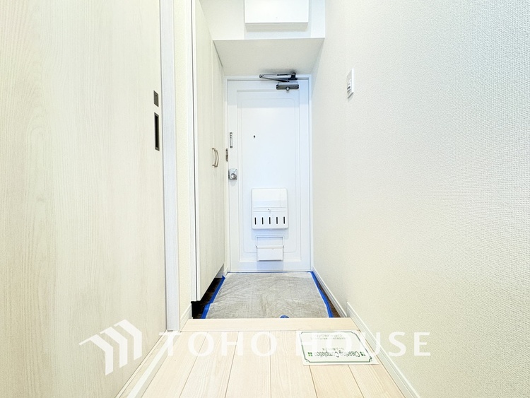 玄関 飾り過ぎないシンプルな内装の玄関