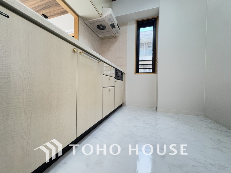 キッチン シンプルな部屋の雰囲気に溶け合うナチュラルキッチン