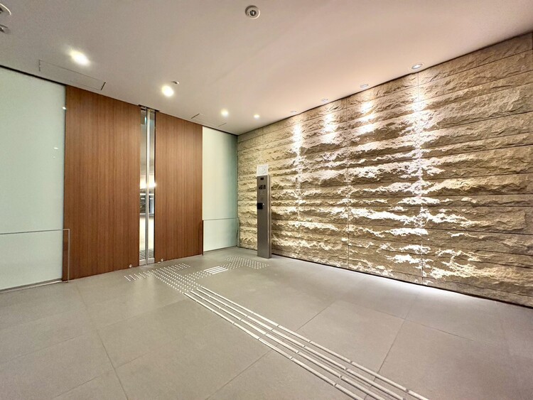 その他 上質感漂う玄関アプローチです。