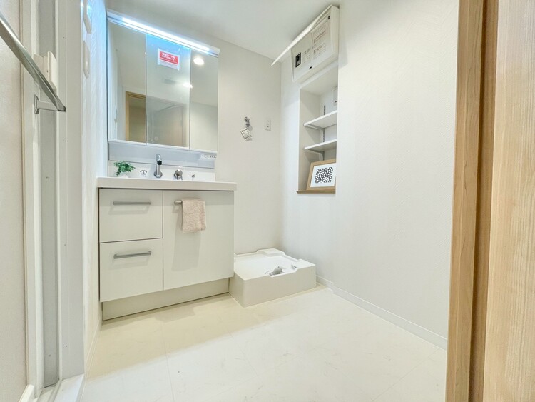 その他 十分な広さの脱衣所。