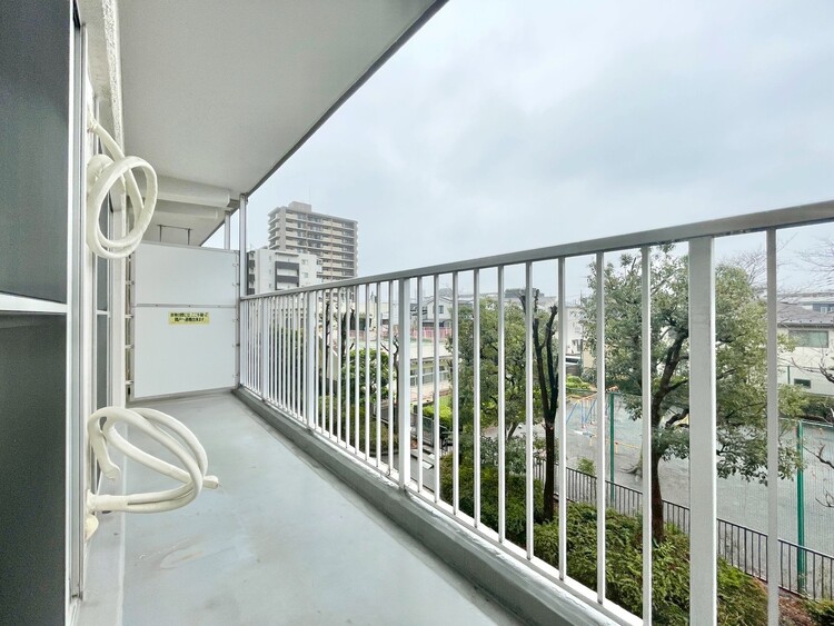 その他 朝の澄んだ空気や、夕方に吹く清々しい風を感じられるバルコニー。