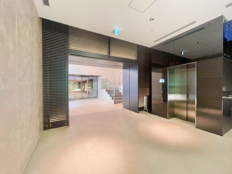 その他 上質感漂う玄関アプローチです。