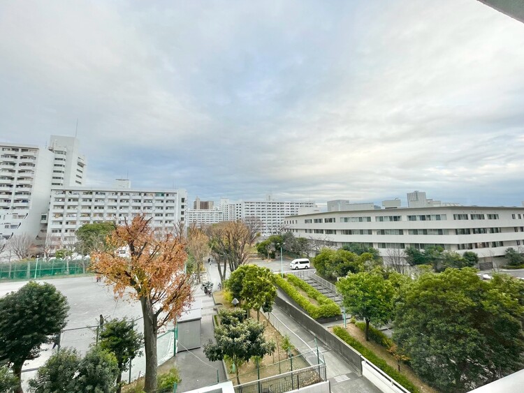 その他 眺望や窓からの景色が良いと、家で過ごす時間も快適です。