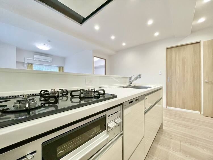 その他 開放感のあるキッチンスペース。調理をしながら、会話も弾みそうですね。