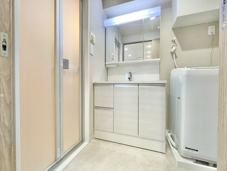 その他 十分な広さの脱衣所。