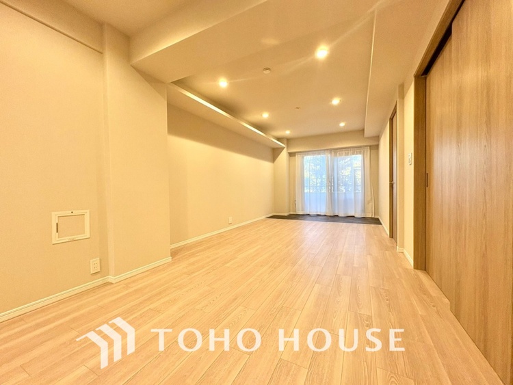 内装 【LIVING】◆扉を◆開くとこの景色。家族の”おかえり”の声が聞こえてきそう。