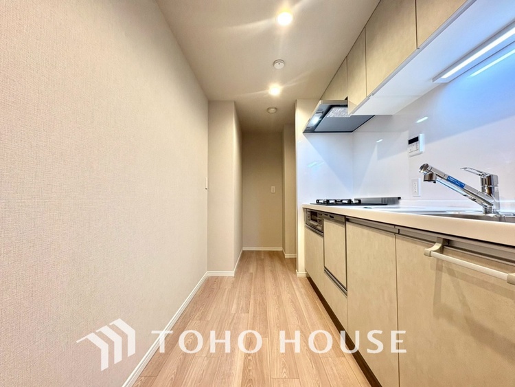 その他 【KITCHEN】◆開放的◆後片付けが楽なシステムキッチン。収納スペースの充実！