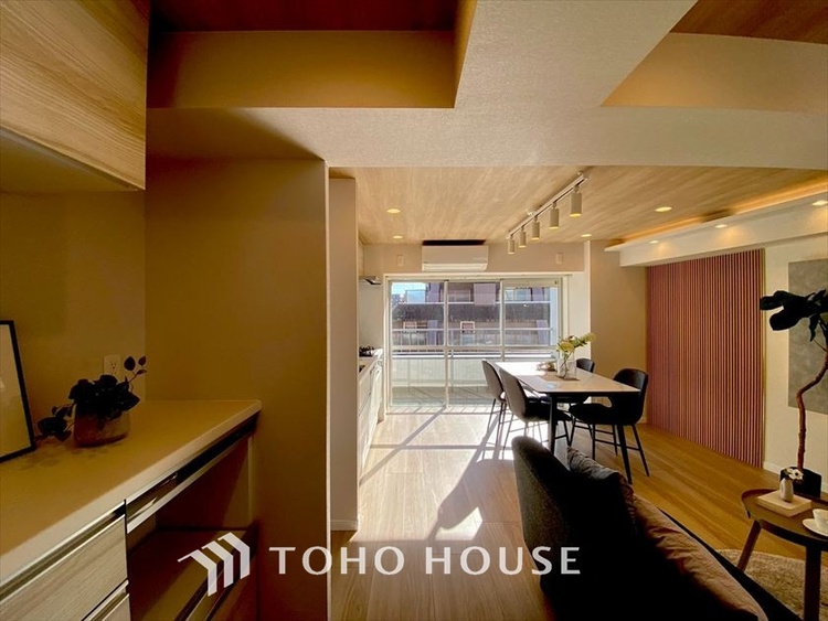 キッチン 【KITCHEN】◆ワクワク◆開放的で機能性も高いシステムキッチン。お子様は毎日のご飯にワクワク！