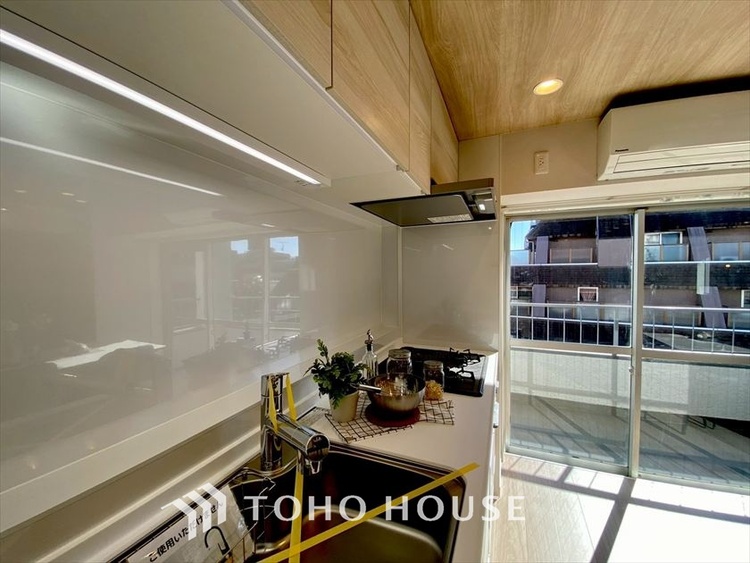 その他 【KITCHEN】◆開放的◆後片付けが楽なシステムキッチン。収納スペースの充実！