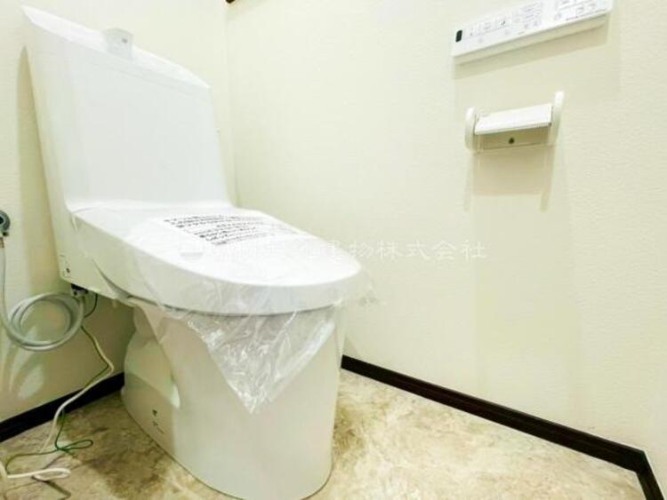 トイレ 【トイレ】ウォシュレット、保温機能付き便座など充実の設備です　お掃除がしやすくストレスフリー！！