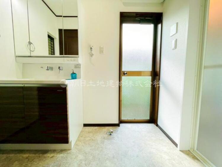 洗面 【洗面・脱衣所】使用頻度の高い場所だからこそ便利な空間に。多人数での使用も考えた便利な空間です