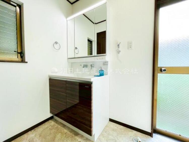 洗面 【洗面・脱衣所】普段は人目につかないスペースにもこだわりを。つくり手の気持ちを『心』がつたわります。