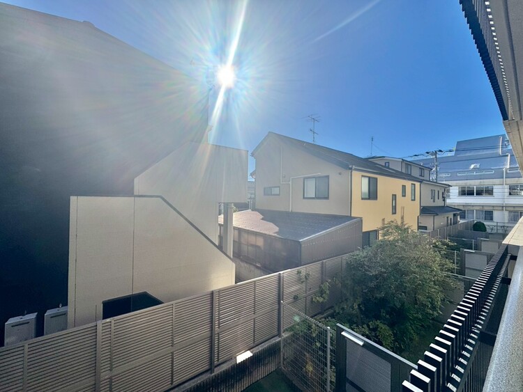 バルコニー 頬をなでる、優しい風を感じることが出来ます。