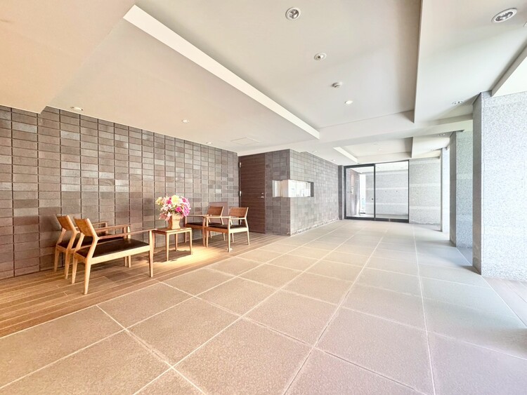 エントランス エントランス内部は、管理が行き届き清潔な共有スペースとなっています。