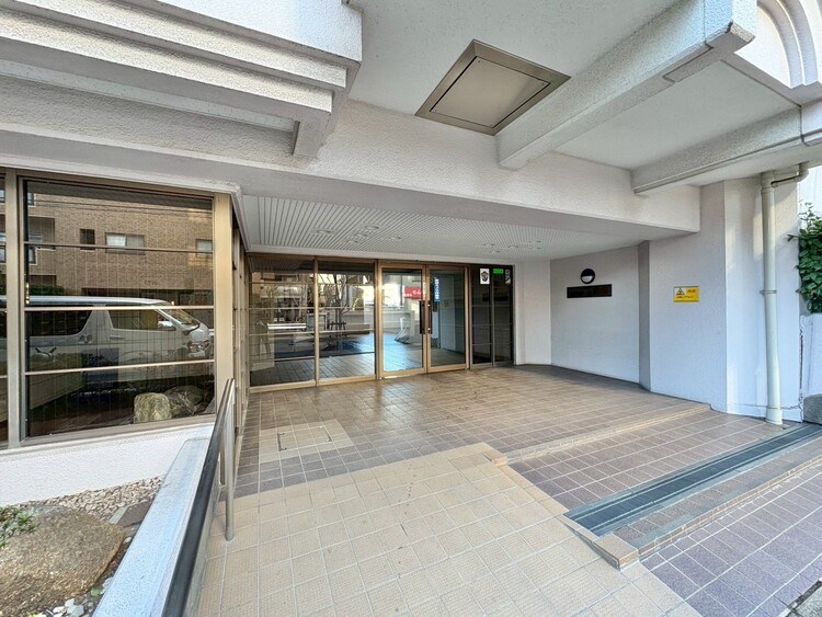 エントランス 外と内をつなぐエントランスは、まさに顔となる場所。