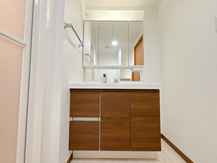 洗面 何かと物が増える場所だからこそ、スッキリと見映えの良い空間に。