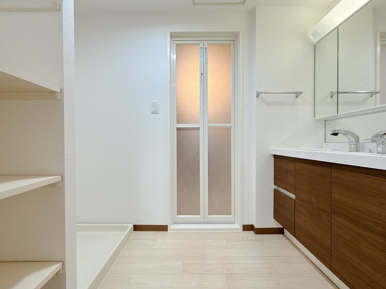 洗面 清潔感と心地よさを重視した、上質感漂うパウダールーム。