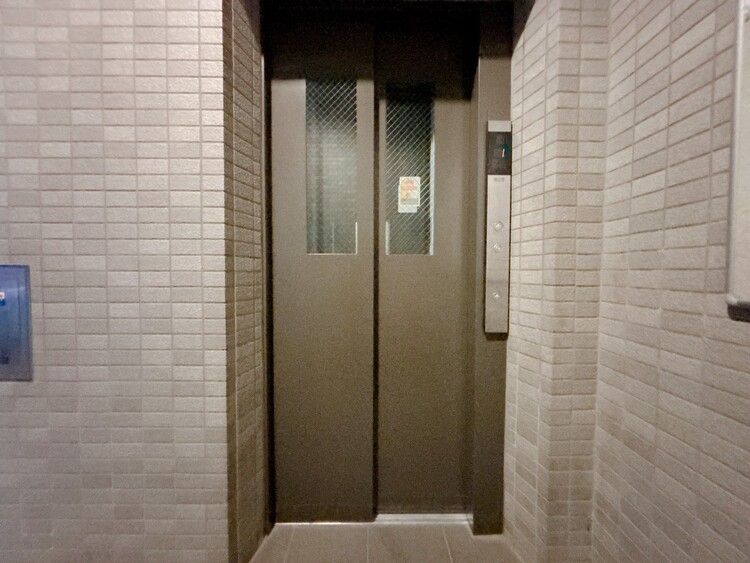 設備 エレベーターの管理も、きちんと行き届いてます。