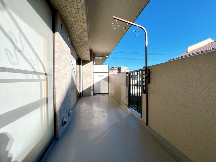 バルコニー 暮らしの中で、光と風を演出してくれるバルコニー。