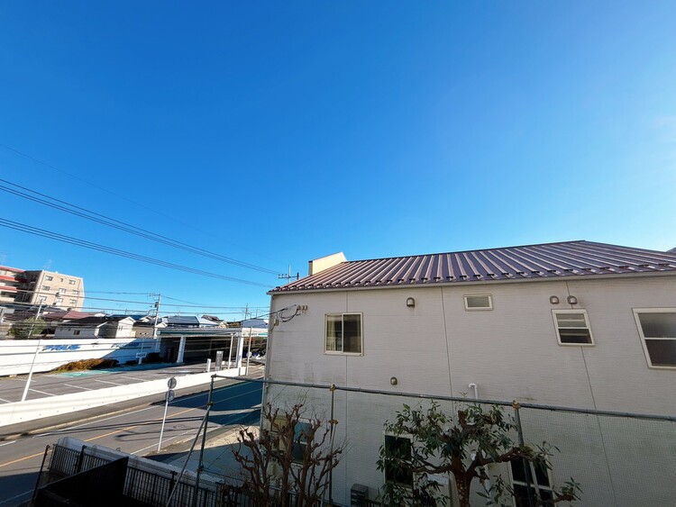 バルコニー 窓を開けると広がる青空。心をリフレッシュして日々を過ごしていきましょう。