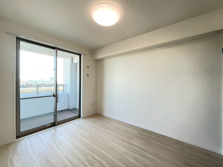 寝室 ベッドも十分に設置するスペースがあります。