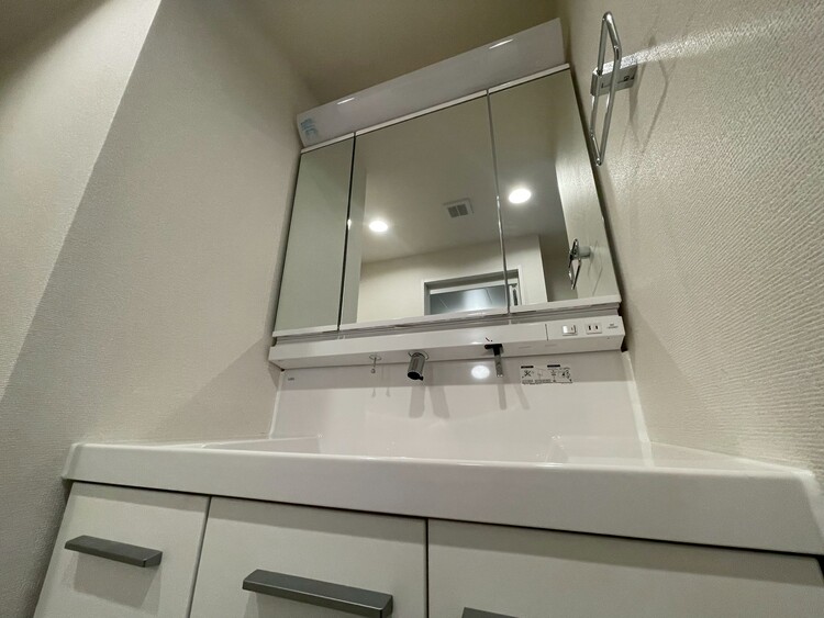 洗面 何かと物が増える場所だからこそ、スッキリと見映えの良い空間に。