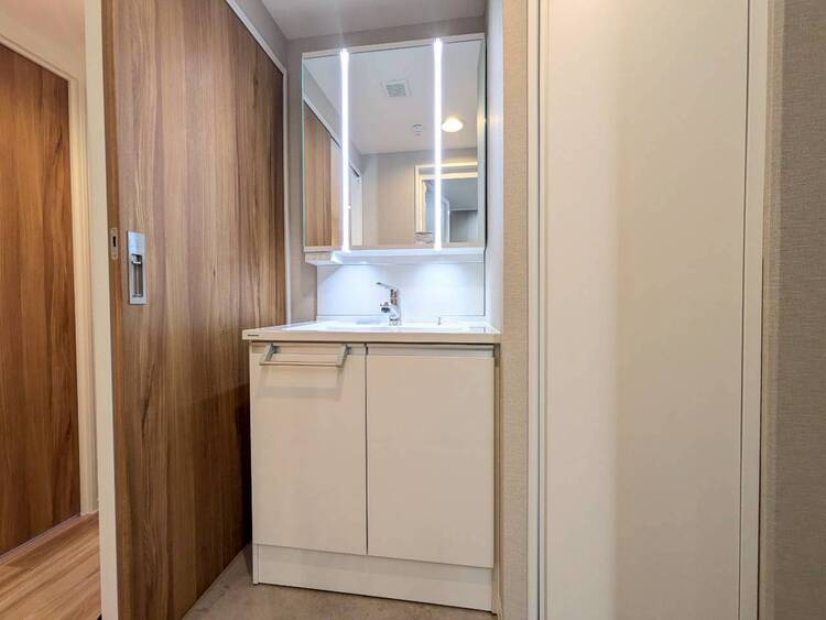 洗面 何かと物が増える場所だからこそ、スッキリと見映えの良い空間に。