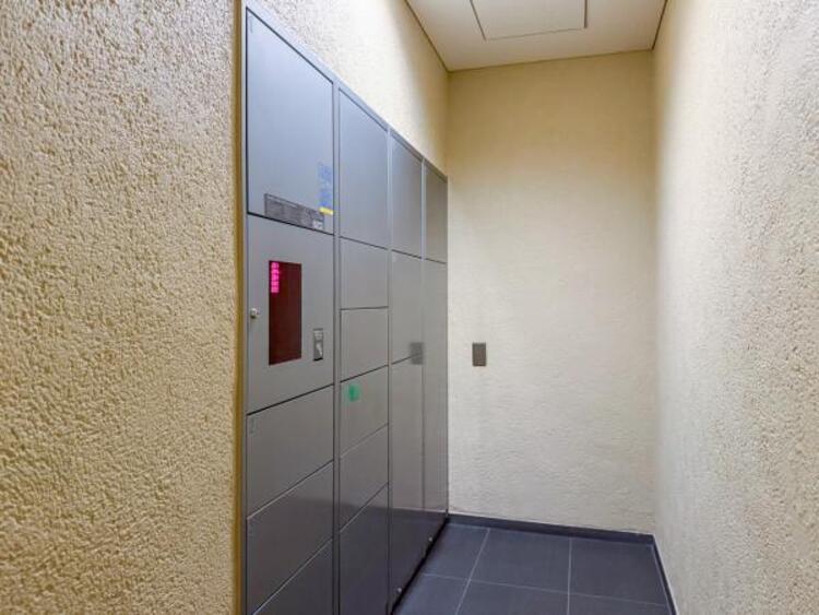 設備 ネットショッピングの隆盛により、ますます利用者が増える宅配便。不在時でも荷物を受け取れる宅配ボックスは共働きをはじめ、様々なご家庭に便利です。