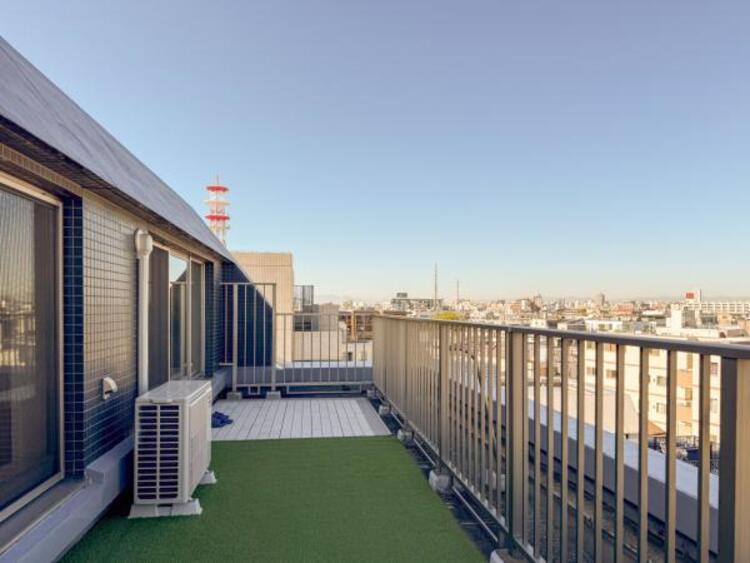 バルコニー 広い間口のルーフバルコニー。お子様のプール遊び、趣味のガーデニングなど多彩に活用できます。