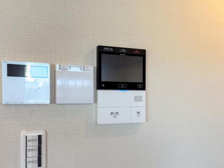 その他 誰が来ても分かるようにテレビモニター付きインターホンを設置。防犯上でも役立ちます。
