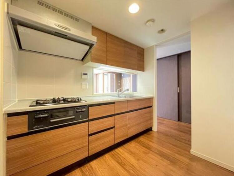 キッチン ゆとりあるキッチンスペースを備えるリビングは家族が1番くつろげる癒しの空間です。