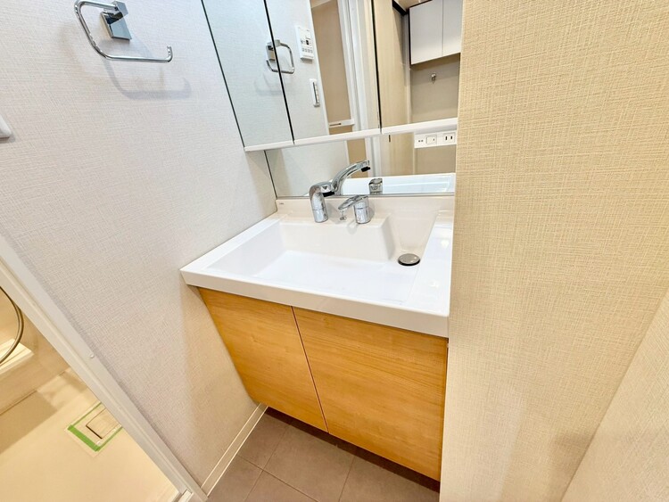 その他 清潔感を感じられる洗面化粧台。