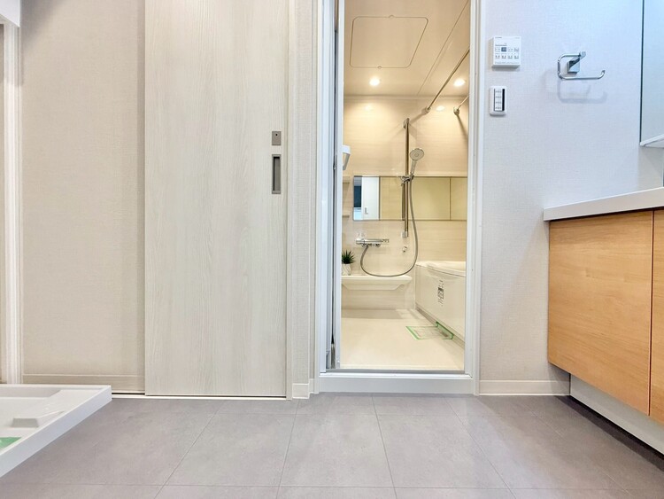 その他 十分な広さの脱衣所。