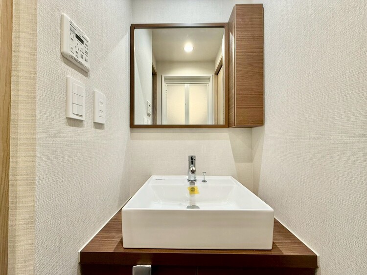 その他 清潔感を感じられる洗面化粧台。