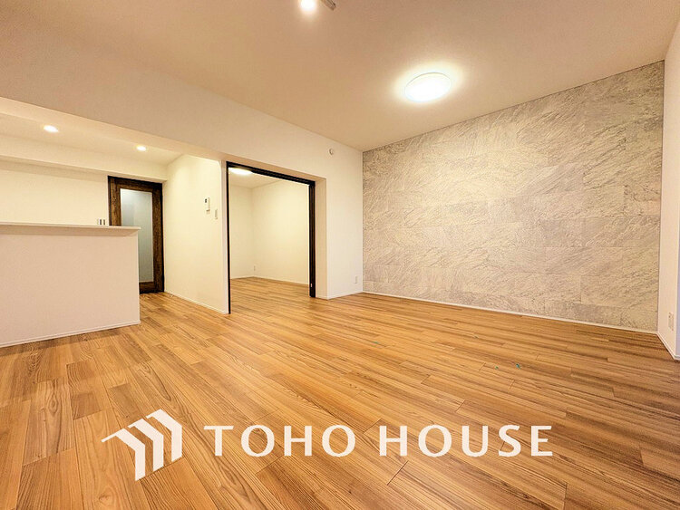 内装 広がりのある住空間、家族が集まるリビング・ダイニング