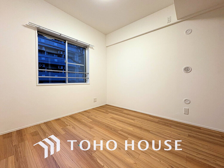 内装 採光もある洋室は、くつろぎのひと時を過ごすのにぴったり