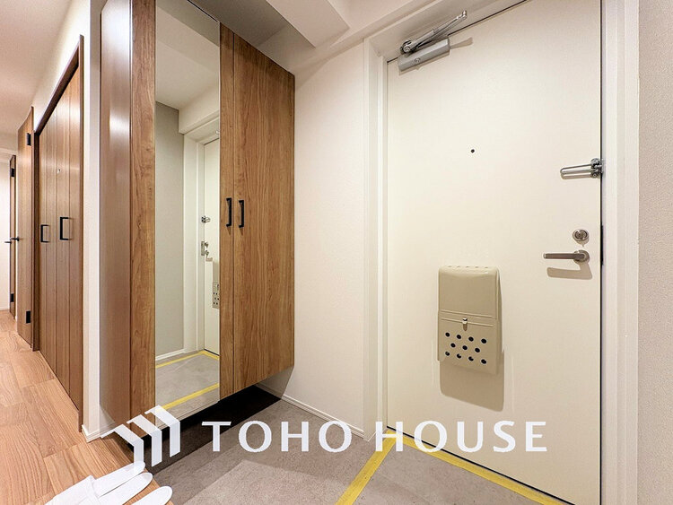 玄関 落ち着いた雰囲気の玄関、家族の帰りを暖かく迎えてくれます