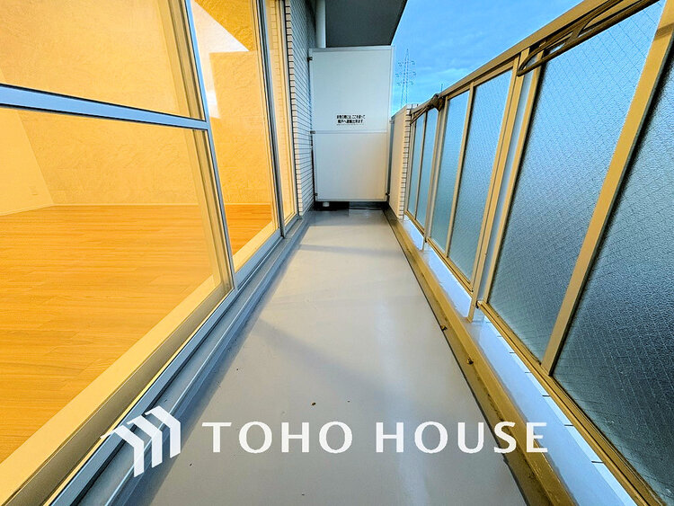 バルコニー 日当たりの良いバルコニーで晴れの日の洗濯物も楽しみになりますね