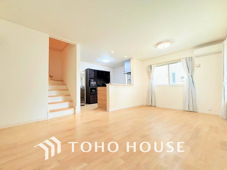 内装 家族みんなが爽やかに過ごせるように、光をたっぷり取り込んだLDK(現地には家具があります)