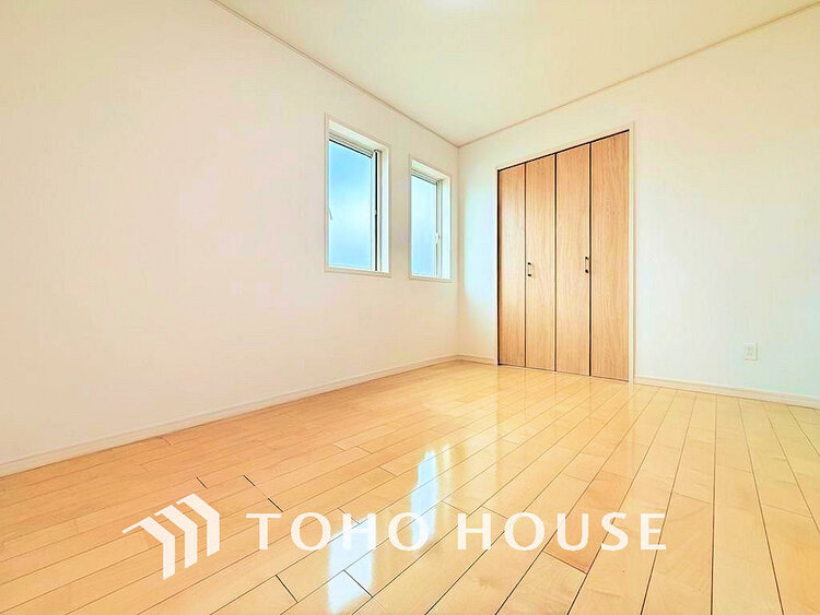 内装 家具の配置のし易い室内です。趣味の部屋としても充分な広さです(現地には家具があります)