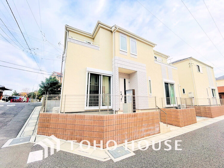 外観 〜閑静な住宅街に佇む築浅戸建て〜全居室収納付き4LDK〜南西向きのため陽当たり良好〜