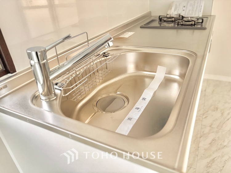 キッチン 上質な素材に囲まれたキッチンは、穏やかな時間が流れる特別な空間。洗練された料理が生まれる場所です。