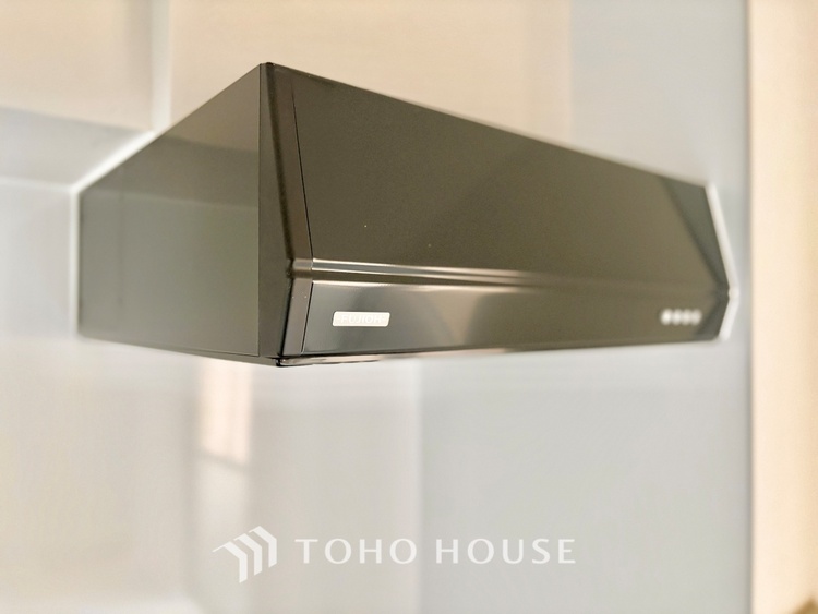 キッチン 無駄を削ぎ落としたミニマルなデザインが、空間に静謐な美しさをもたらします。研ぎ澄まされた感性を満たす場所です。