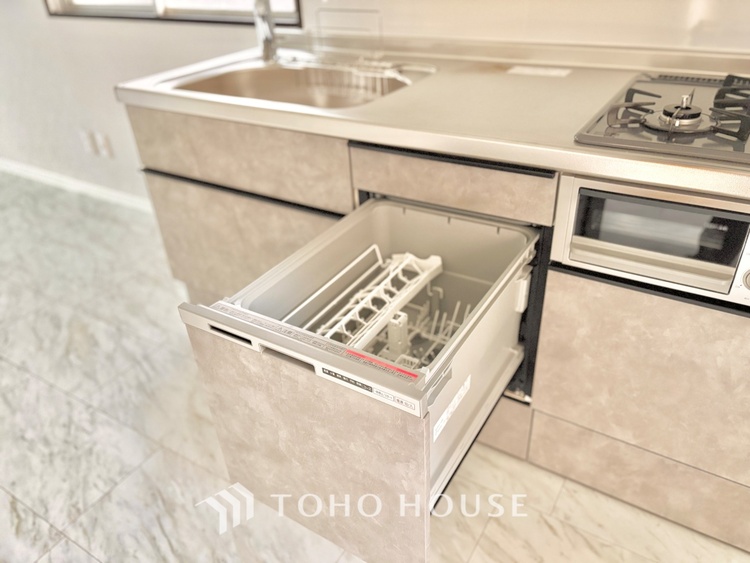 キッチン ◆食洗機◆お子様の面倒を見れる時間が増え時短になります。加えて手荒れも防げてしかも節水が高い為、大変人気があり重宝します。