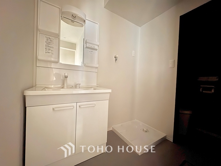 洗面 清潔感あふれる洗面化粧台で、毎日の身支度を快適にサポートします。