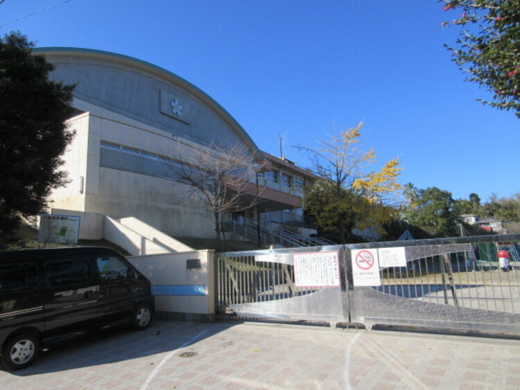 周辺 大明丘小学校【鹿児島市立大明丘小学校】は、大明丘1丁目に位置する1970年創立の小学校です。令和3年度の生徒数は397人で、19クラスあります。校訓は「心豊かで　つよく　… 徒歩 約9分（約650m）