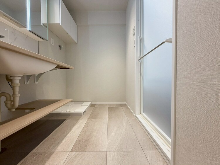 その他 十分な広さの脱衣所。