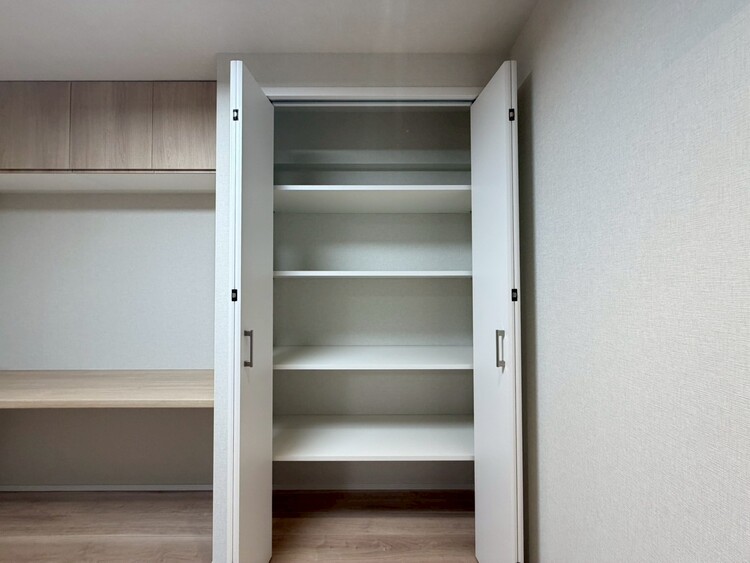 その他 収納スペースが付いていて、お部屋を広く使っていただけます。